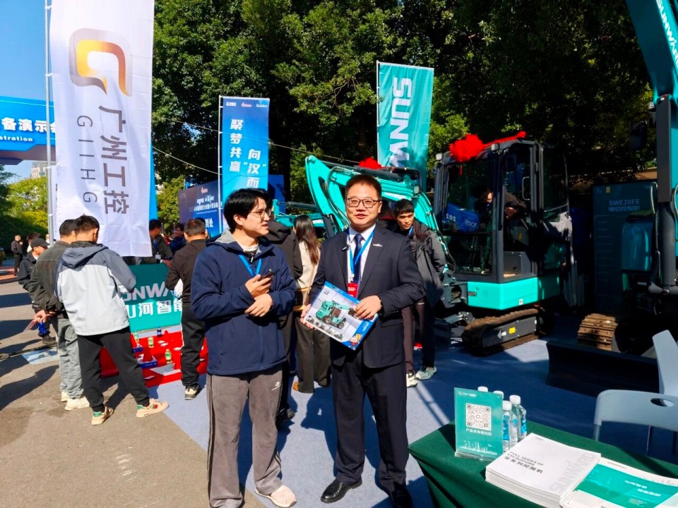 SG胜游智能微挖“天团”闪耀武汉，引领绿色施工潮流