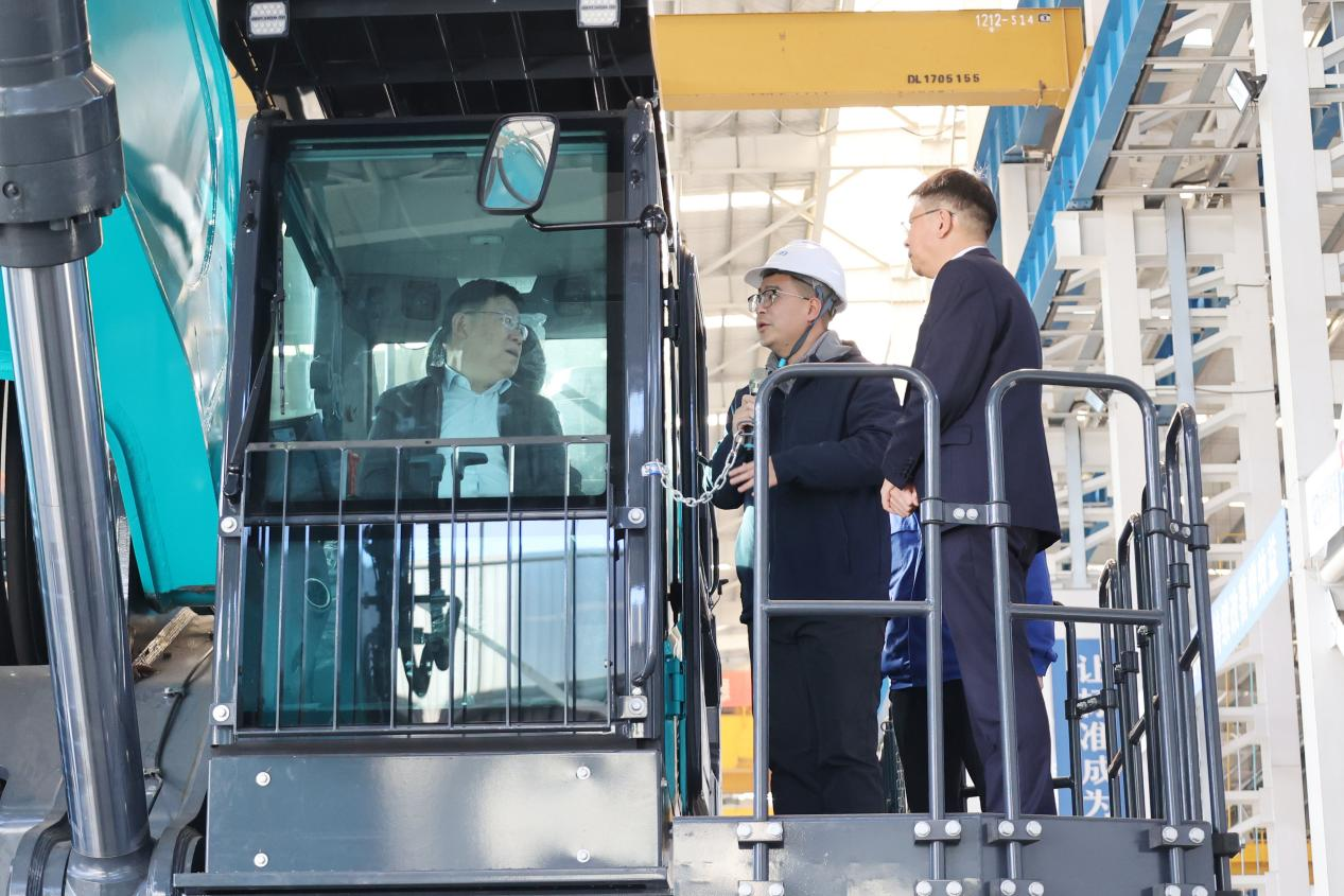 新矿投资集团党委书记、董事长王漠到访SG胜游智能